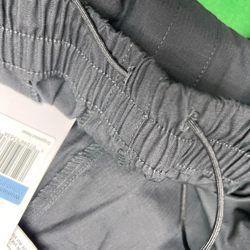 Nike Women's Black Cargo Pants Elastic Waist Pockets Logo Size Medium